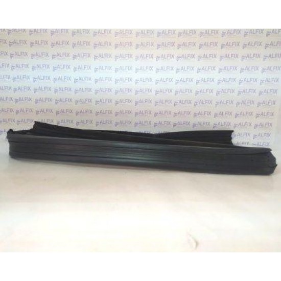 Уплотнительная резинка стекла двери AMULET лев. A11-5206111 (шт.)