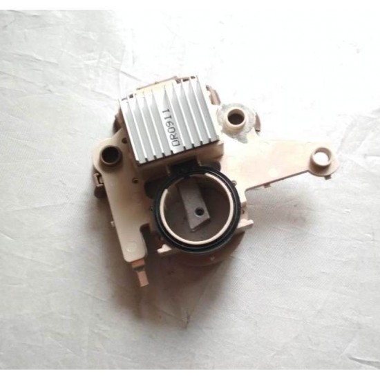 Реле регулятор генератора AMULET (со щетками)  A11-3701160