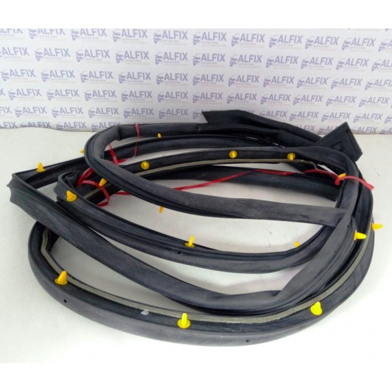 Уплотнитель двери MK передняя правая 1018005478