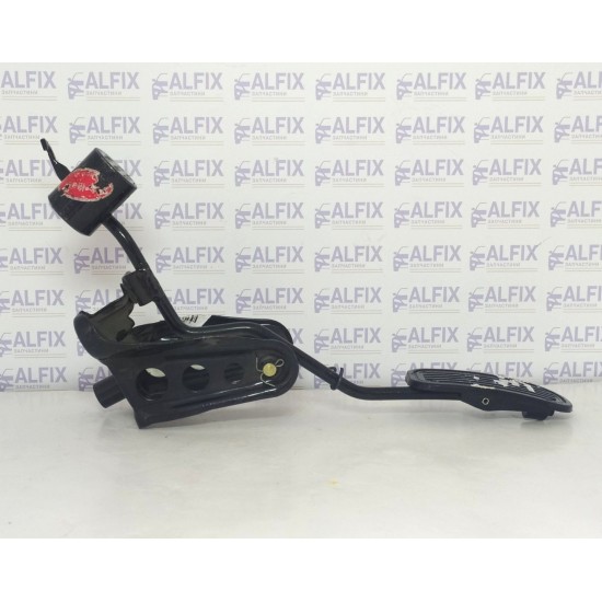 Педаль газа с кронштейном в сборе MK 1014001609